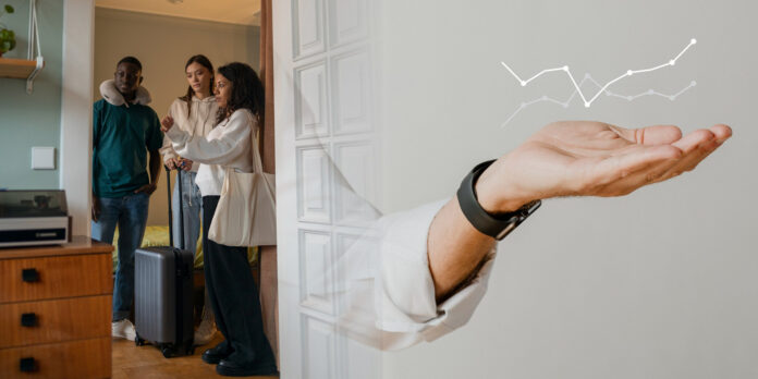 anfitria-airbnb-recebendo-hospedes-crescimento-sucesso Anfitriã Airbnb recebendo hóspedes enquanto uma mão mostra um gráfico de crescimento, simbolizando aumento de sucesso e rentabilidade.