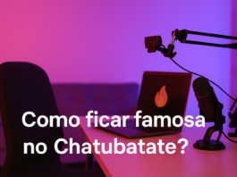 Setup moderno de transmissão com iluminação roxa e rosa, webcam posicionada, microfone e cadeira vazia, representando o ambiente profissional de uma camgirl no Chaturbate.