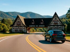 Campos do Jordão de carro alugado: liberdade para explorar a Suíça brasileira no seu ritmo Estrada asfaltada cercada por montanhas verdes e céu azul, representando o trajeto até Campos do Jordão de carro alugado.